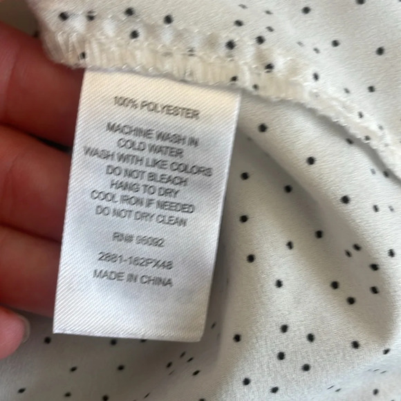 JASMINE & JULIANA Women’s Lemon Polka Dot Short Sleeve V neck Blouse Size Medium - Picture 10 of 11